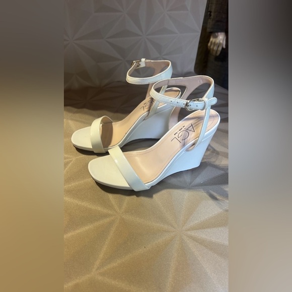 Agl Shoes - NWT AGL White Heels